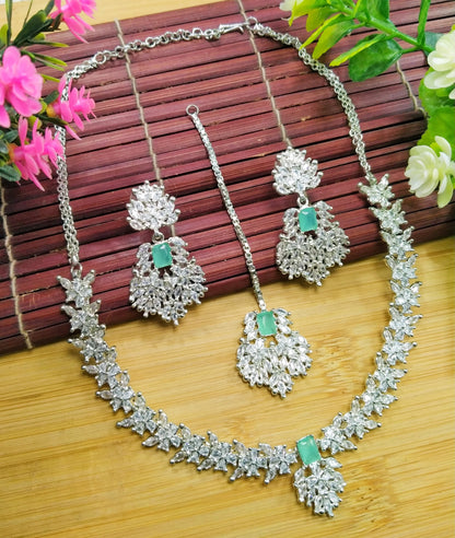 Zircon Light weight Party Wear Necklace Set

Premium Quality Zircon Light weight Party Wear Necklace set with Earrings and Tika 

Rate 1880/-