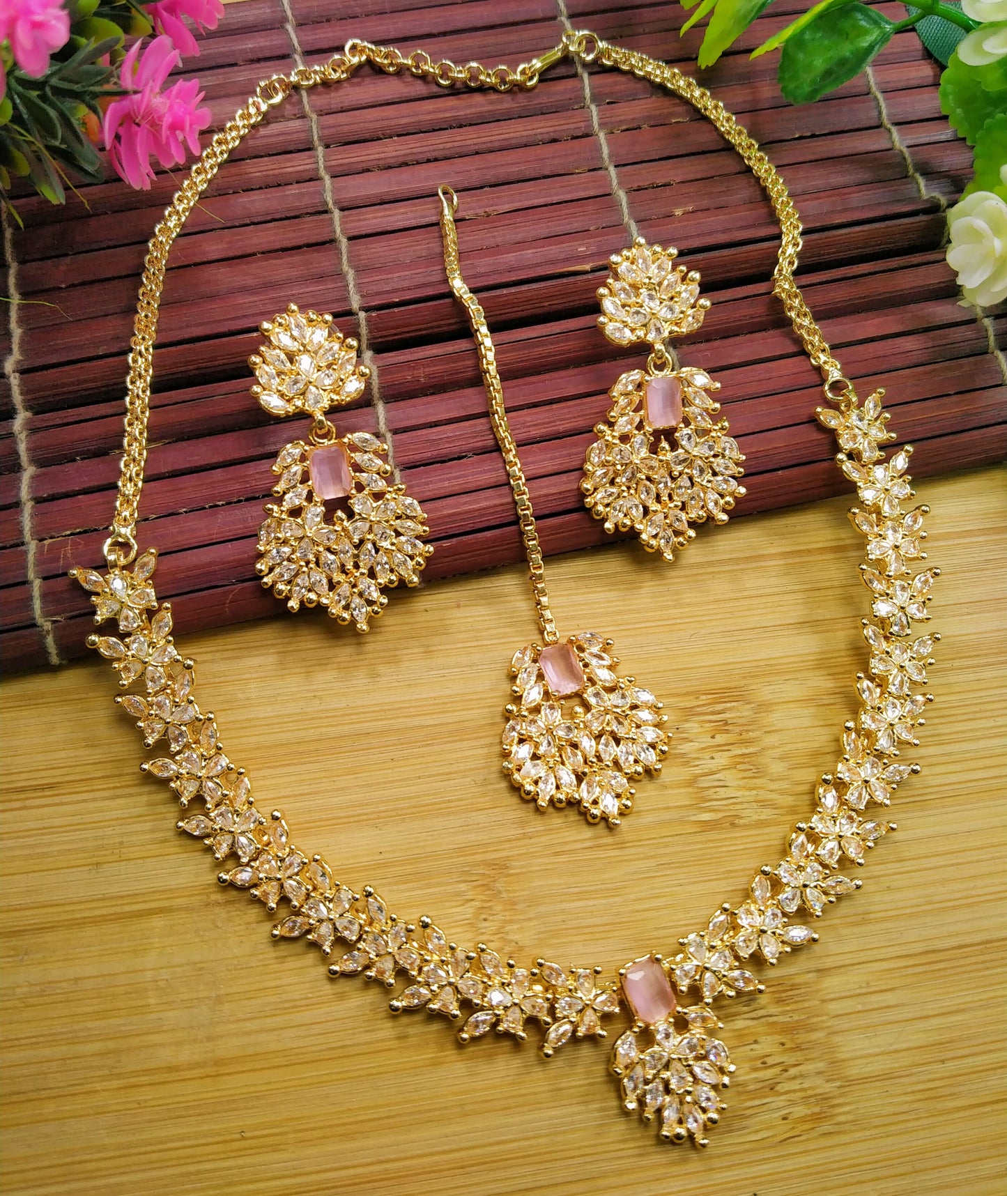 Zircon Light weight Party Wear Necklace Set

Premium Quality Zircon Light weight Party Wear Necklace set with Earrings and Tika 

Rate 1880/-